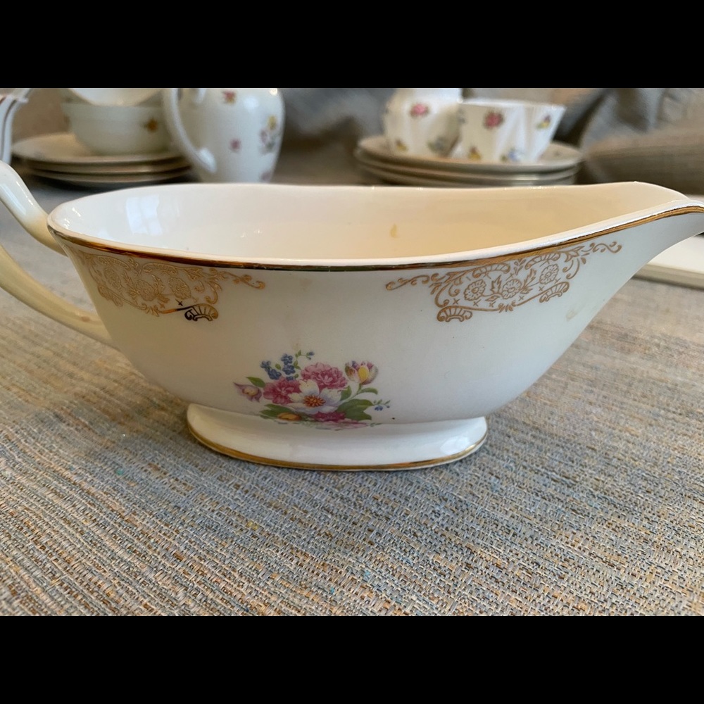Gravy boat
